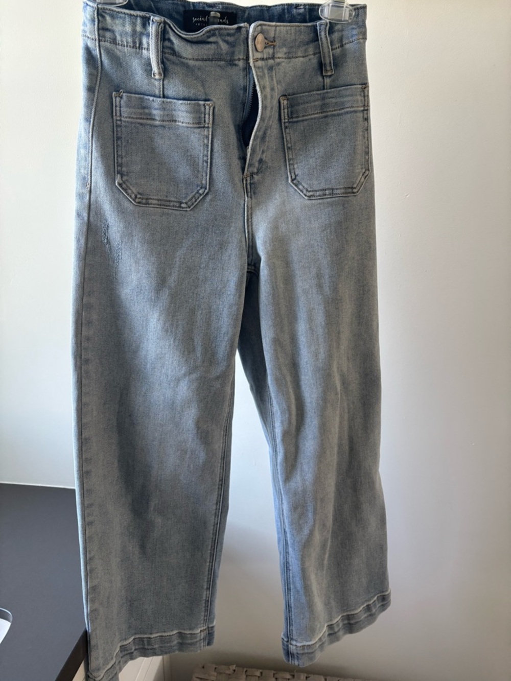 Risen Jeans by Social Threads. Women’s ,Light Blue Denim cropped wide leg.